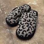 Comfy Luxe NWT Fuzzy Leopard Slip On Slippers Size 8 Black Photo 2