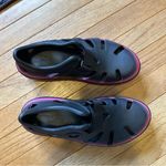 OOFOS Oocandoo Slip On Recovery Shoes Women’s 8 Black Pink Photo 3