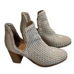 Journee Collection JOURNEE SIGNATURE Gray Side Cutout Kevona Woven Leather Booties, Sz 8.5 Photo 3