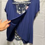 love on a hanger Open back shirt Photo 2