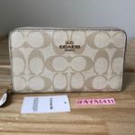 Coach Wallet Photo 0