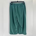 Title Nine  Slaycation 2.0 Wide Leg Cropped Pants Women's Size Medium Photo 1