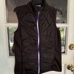 Athleta Flashback Embroidered Full Zip Vest Size M Black Purple Puffer Fleece G5 Photo 6