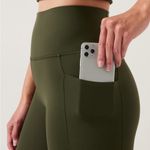 Athleta  SALUTATION STASH HIGH RISE 7/8 TIGHT ASPEN OLIVE SIZE SMALL A3 Photo 4