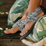 Sanuk yoga sling 2 prints sandals women’s size 9 zebra print Photo 1