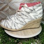 Toms  Ikat‎ Desert Wedge sz 8 Ankle Boots Gray and Cream Vacation Coastal Casual Photo 3