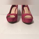barney's new york BARNEY’S NEW YORK magenta suede platform pump heels peep toe size 8 1/2 Photo 4