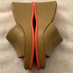 Vince Camuto NWOT Falivda Wedge Tan with Orange Sole 8.5 Photo 4