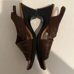 Clarks Slingback Criss Cross Strap Dress Sandals Brown Leather Peep Toe Size 10 Photo 4