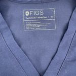 FIGS Women’s Technical Collection Navy Scrub Top Size Medium V-Neck One Pocket Photo 2