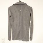 Lululemon  Size 6 Grey RunSwiftly Tech 1/2 Zip Pullover Long Sleeve Heathered Photo 4