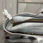 Leaders in Leather Classic Cut Out Whitewash Shoulder Bag Gray Photo 3