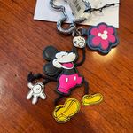 Vera Bradley  Disney Limited Edition Sensational Mickey Ditsy Keyring Bag Charm Photo 2