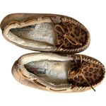 Minnetonka Womens Buckle Leopard Sally Moccasin Leather Slippers - Sz 7 Photo 1