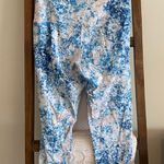 Lysse NWOT  light pink & blue speckled print cropped leggings Photo 3