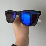 Unisex Black & white sunglasses Photo 0