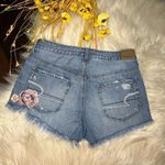 American Eagle  floral embroidery denim shorts sz 4 Photo 1