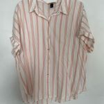 Universal Threads Button Up Shirt Photo 0