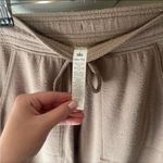 Alo Yoga  joggers Photo 2