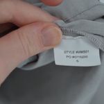 Vuori  Outdoor Trainer Shell Lightweight Windbreaker Running Jacket Light Gray S Photo 9