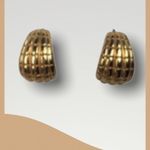 Avon 1970’s Gold Tone Comma 1/2 Loop Grooved Post Pierced 1” Earrings Photo 3