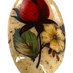 Artisan Vintage brooch   hand painted flower on ceramic. Photo 0