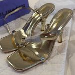 Triple threads boutique shoes Gold Size 8.5 Photo 0