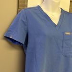 FIGS Technical Collection Blue Short Sleeve V-Neck Medical Scrub Shirt Pocket-XS Photo 4