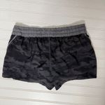 Vuori  Camo Shorts Sz Small Drawstrng Photo 4