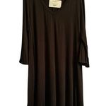 Chic Black V Photo 0