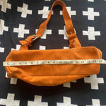 XOXO Orange suede shoulder bag with an organic rustic look Photo 7