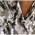 Alo Yoga  snakeskin print leggings size xs excellent condition Photo 6