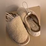 UGG  Women's Ivory sheepskin suede platform Westsider hybrid slipper shoes 12 Photo 3