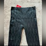 Spanx Women’s Shaping Black Geo Cropped Lamn Legging Mid Rise Size Medium NWT Photo 4
