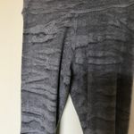Beyond Yoga Surf Wash gray tie dye back gather leggings size XS extra small Photo 4