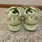 On Running Women's Size 7.5 The Roger Clubhouse Trainers Sneakers Bright Yellow Photo 3