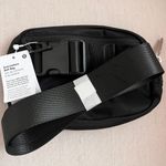 Lululemon Everywhere Belt Bag (NWT) Photo 0