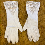 Women's Unbranded White & Beige Floral Embroidered Gloves One Size Photo 0