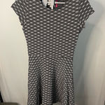 Leota  Medium Compass Rose‎ Black White Geo Mini Dress Short Sleeve Stretch Photo 0