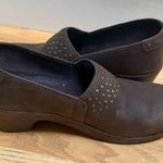 Dansko Mavis Brown Nubuck Leather Studded Slip On Clogs Shoes Size 39 US 9 Photo 7