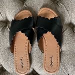 Qupid ‎Scalloped Criss Cross Slides Photo 5