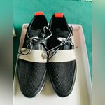 Steve Madden Nice lightweight comfy sneakers 🖤❤️🤍LIKE NEW Photo 6