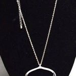 Source Unknown Fashionable Eyecatching Silver Tone Oval Pendant Statement Casual Necklace Photo 0