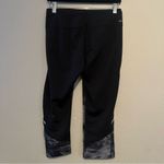 New Balance  Capri Women's Pants  Size M Grey And Black Print. Photo 1