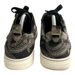 Women's Earth ZAG Black/Olive Green Faux Velvet Floral Sneakers
Shoes Size 11 B Photo 3