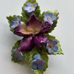 VINTAGE 50’s Flower Pin Made In England Bone China Garden Brooch violets Purple Photo 5