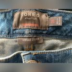 Torrid  Crop Boyfriend Jeans size 26‎ Photo 2