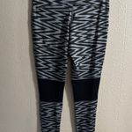 Nike Black and Gray Patterned Leggings Photo 5