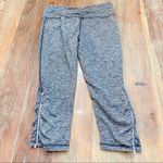 Tangerine  Gray Capri Leggings with Ruched Zipper Sides Size Small Photo 6