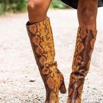 White Mountain NWT! Snake regular tall shaft boots 5M Photo 7